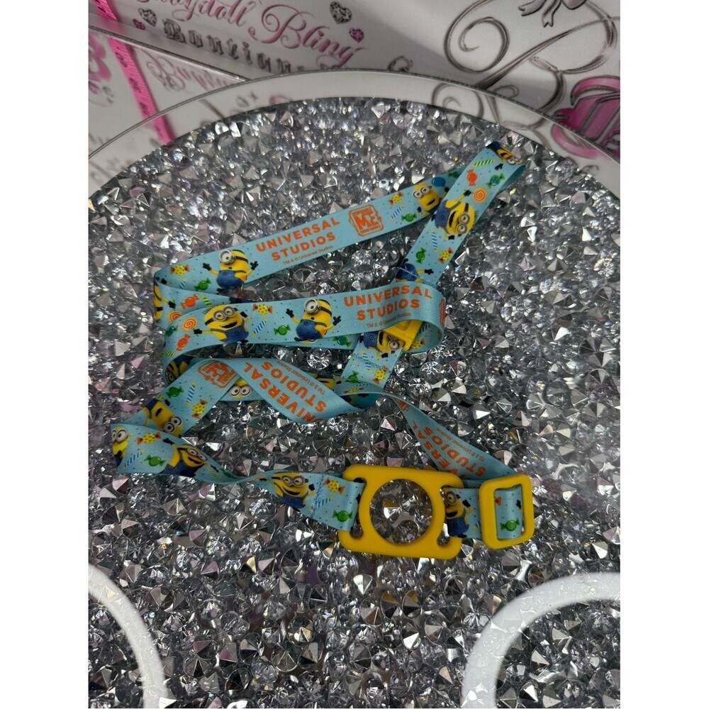 Universal Studios lanyard keychain  Minions Blue Lanyard with Yellow Clip